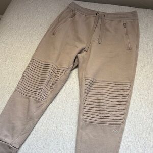 ALO Yoga Men's Taupe Gravel Joggers